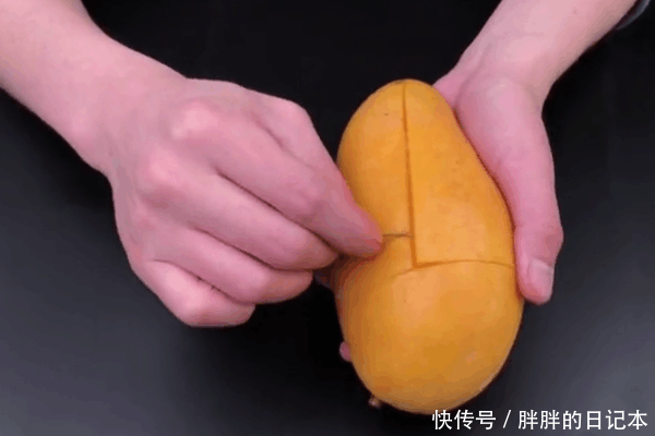 吃了20年芒果才知道, 芒果只需划2刀, 轻松剥皮