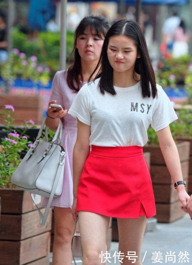 小姐姐你这是什么表情啊，还有你胸前的MSY是什么意思呢