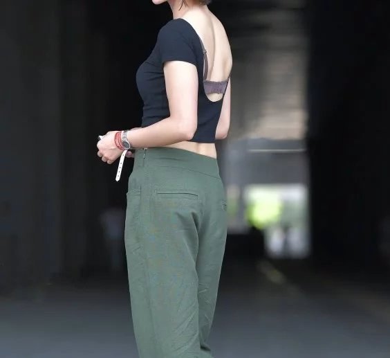 瑜伽小姐姐紧身衣穿出柔美曲线好身材,健身的姑娘就是不一样。