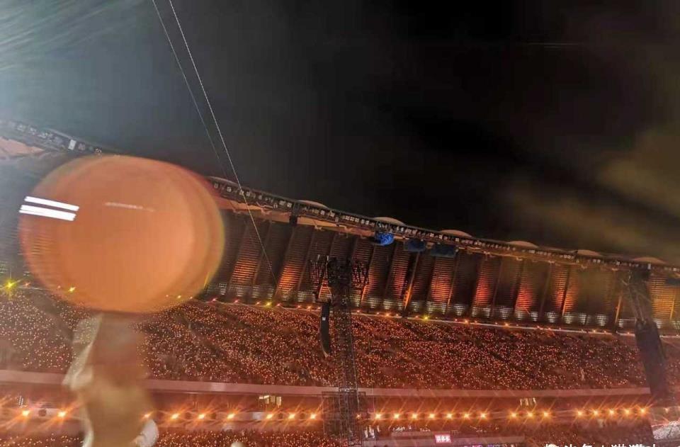 王俊凯提醒王源千玺坐好