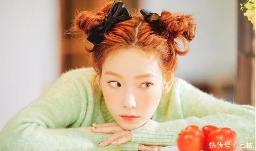 『轻松』今年果汁系少女轻松slay全场啦!深蓝色牛仔背带裤减龄必备穿搭