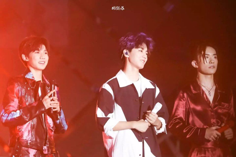 TFBOYS被激光射伤眼睛为谣言!易烊千玺更新ins亲自澄清