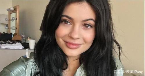 这些好莱坞女神们说自己发的是素颜照,可有的还能看出化妆的痕迹