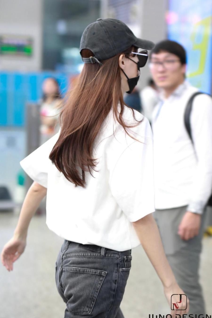 唐嫣到底有多瘦? 这么窄的紧身牛仔裤都穿不满, 网友: 有没有80斤