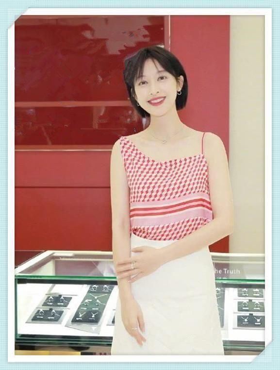 当奚梦瑶和张俪同穿吊带衫，网友：才知道明星和超模的差距有多大