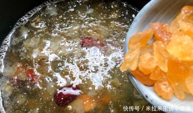「补水」秋天,女人要多喝这碗糖水,补水效果好,比敷面膜强多了