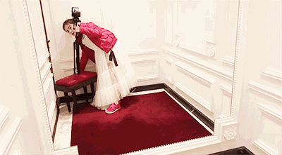 亲身示范丨原来真的可以在试衣间自拍出时尚芭莎封面!