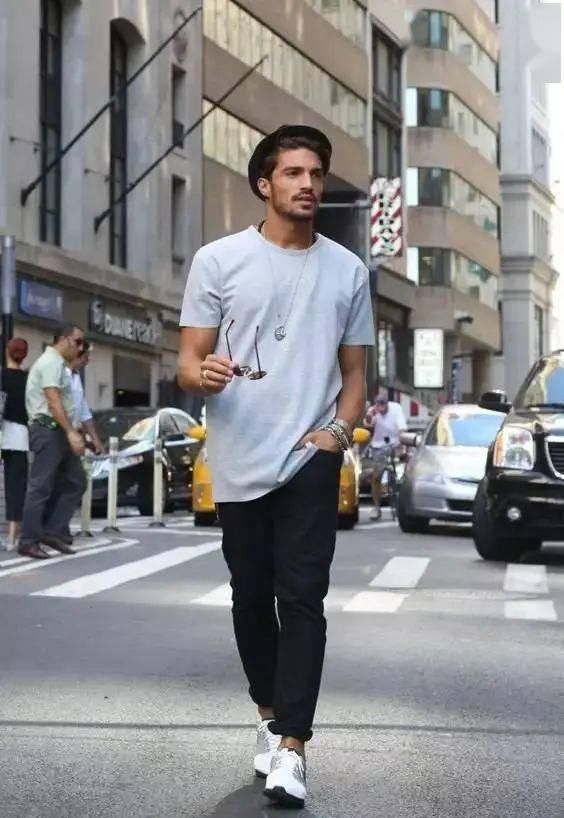  「张街」春天男生必学的街头穿搭！12 张街拍照一次看懂换季重点