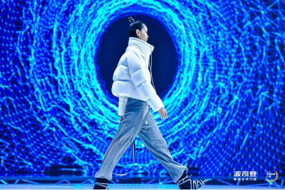 纽约时装周团宠!波司登为何吸引众多国际大咖看秀?