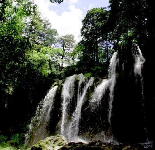 仍未公开的绝对秘境！中国版的“黄石公园”，亚洲最大的冰瀑－－