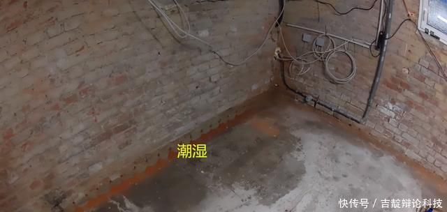 「地下室」地下室不能开天窗,国外业主在墙角插100个塑料瓶,除湿效果不错