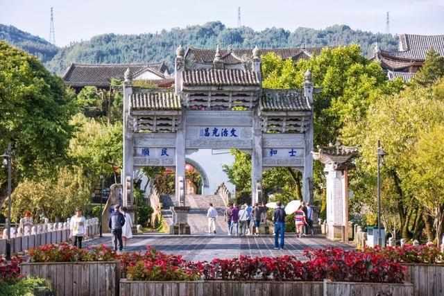 腾冲，等我：你的一年四季，我会如期归来