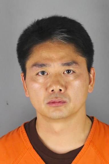 新料！刘强东事件目击者爆：十个人喝了32瓶红酒！账单明细列出！