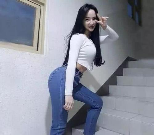 时尚穿搭,如果你想成为时尚的佼佼者,牛仔裤将成为你最好的选择