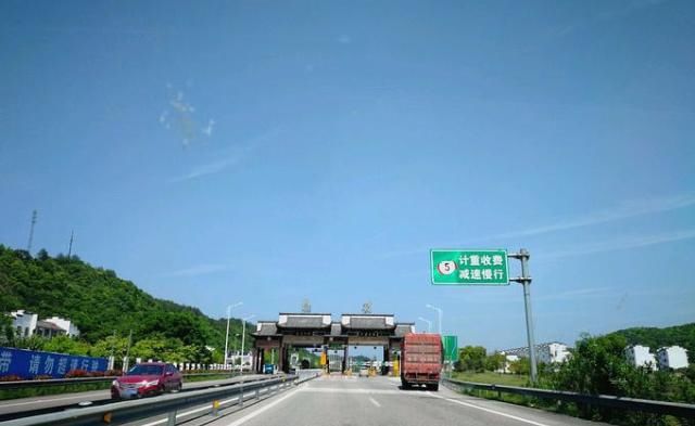 高速收费“降价”？高速新政策9月1日实施，车主：幸福太突然