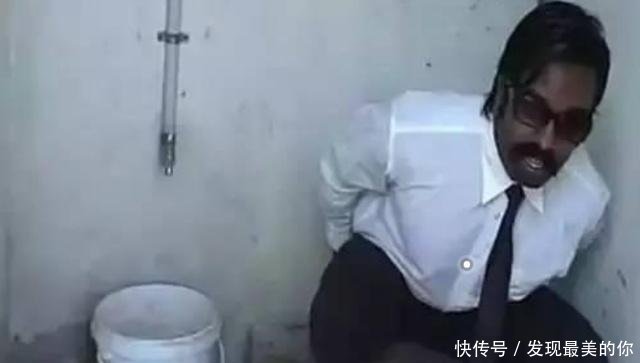 印度的露天厕所并不稀奇，上厕所不用纸，很多人都无法接受！