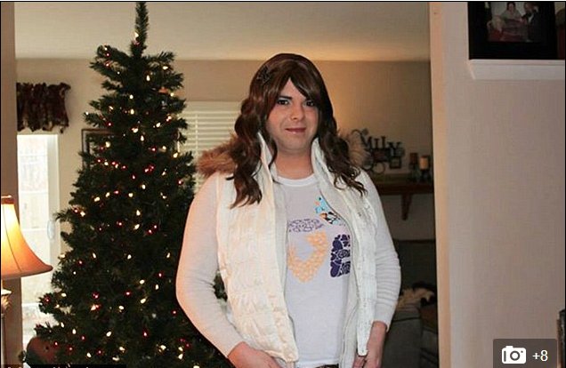 曾是海军陆战队员，娶妻生娃后，却从虬髯大汉变性为火辣美女