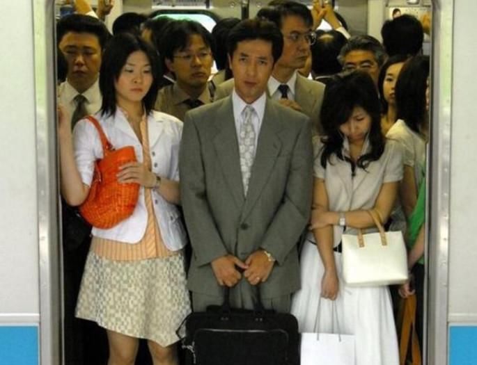 为何日本地铁被称女性的“噩梦”？宁愿步行也不想乘坐地铁