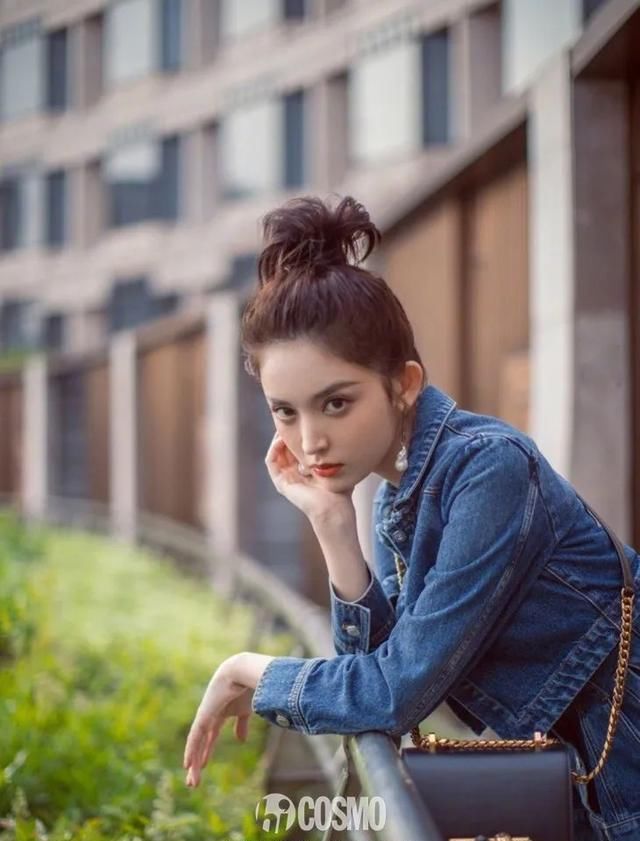  时髦■时髦办｜Jennie的珍珠项链那么多，还硬要和妈妈抢着戴这一条？