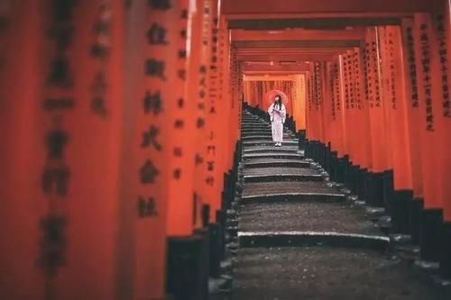 告别游客照! 如何在热门景点拍出“空无一人”的感觉?