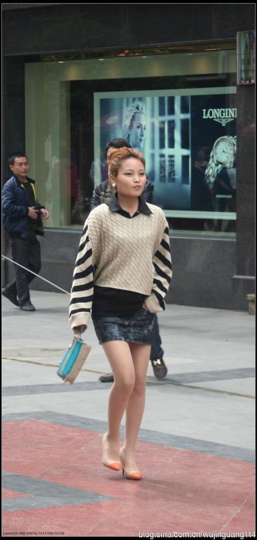 街拍:早春成都春熙路的时尚男女(图)