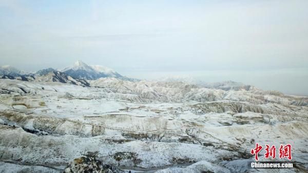 雪后祁连山银装素裹分外妖娆