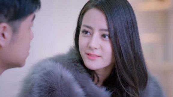 扎头发和披头发对外表分别有什么影响?网友:关键看脸型!