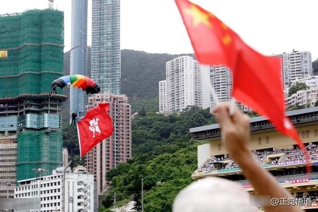  [生活压力]香港人来上海惊叹大陆发达