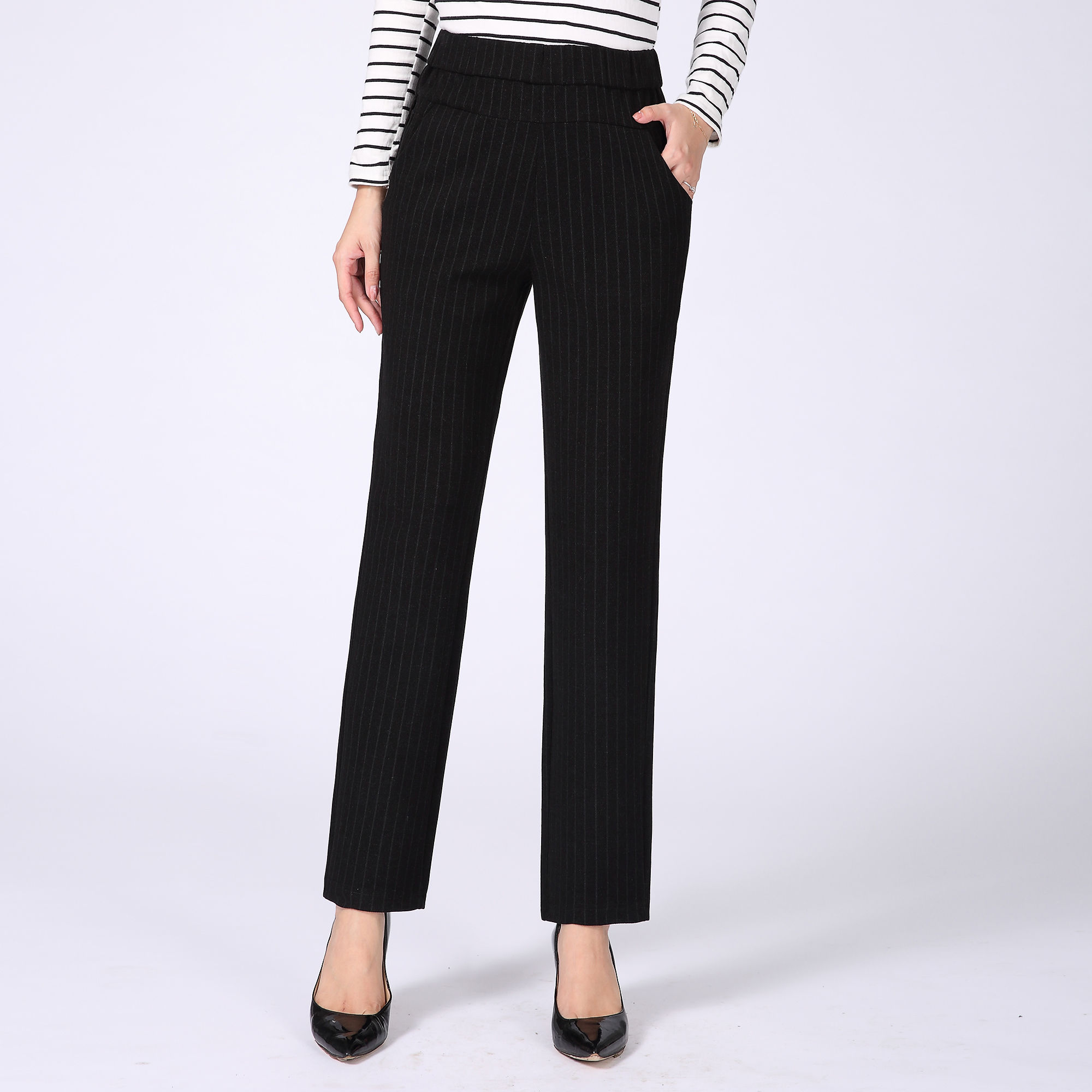 若你是55岁，提倡别穿紧身裤，学下面女人穿这款裤子，又美又嫩