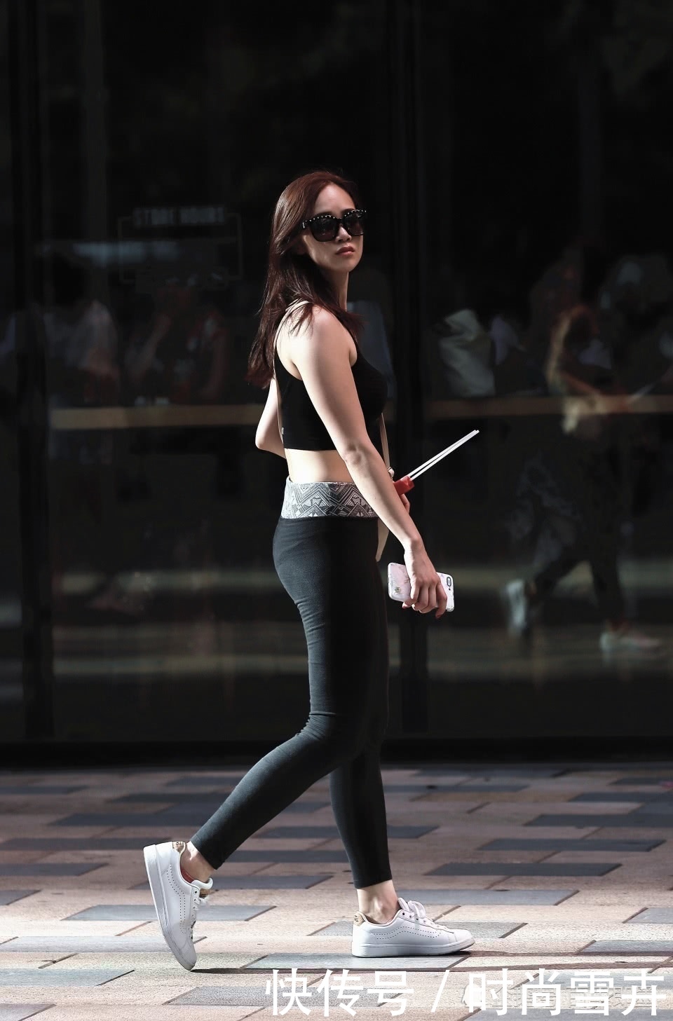 运动范的打底裤，活力不失优雅，散发着不一样的魅力