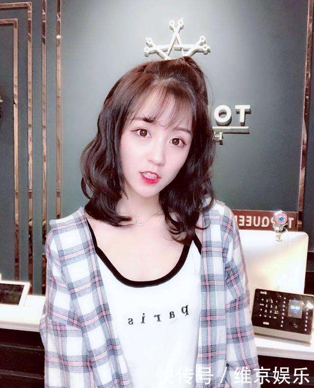 又一网红被扒出黑历史，有网友表示：果然网红都见不得光。