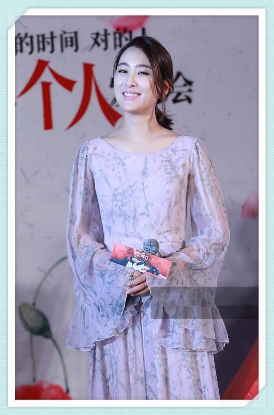 马苏不得了!一件雪纺裙嫩回18岁,旁边小鲜肉都笑得合不拢嘴了!