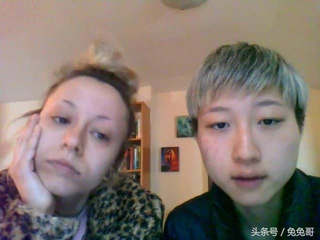 吴卓林澳洲生活状况好转,与同性女友超市买零