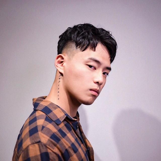 「男生」男生剪“短烫”发型超好看!简单帅气的造型,让你的颜值也提升