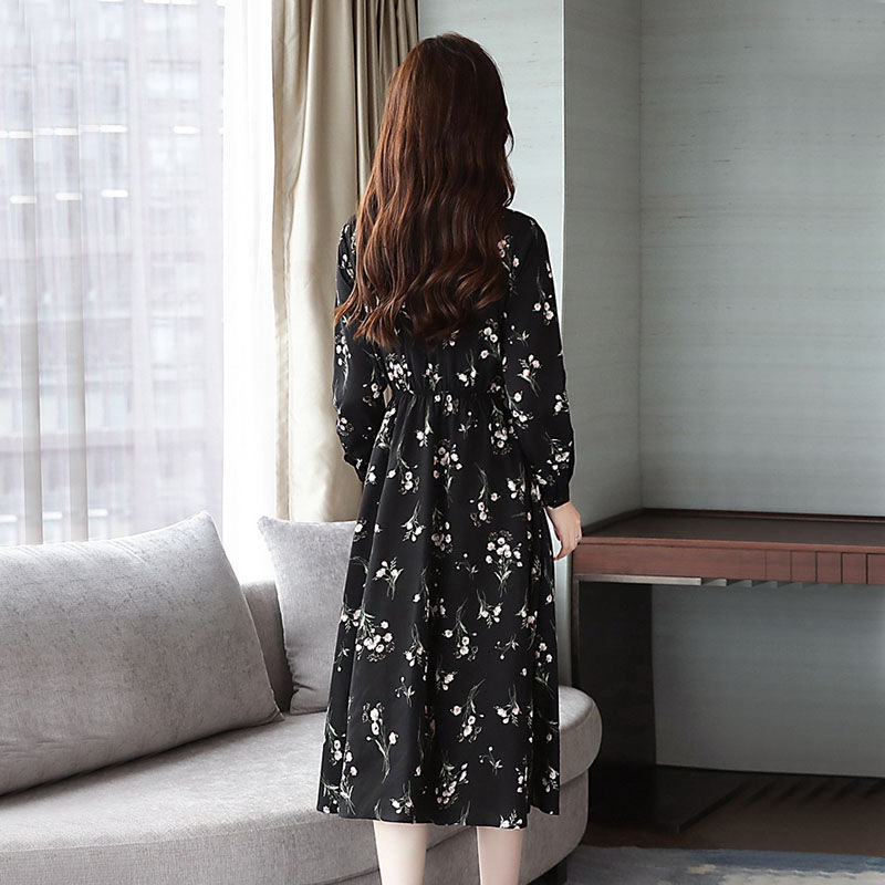 今年流行“碎花裙”、洋气显瘦显贵气、7080女人穿年轻超美嫩