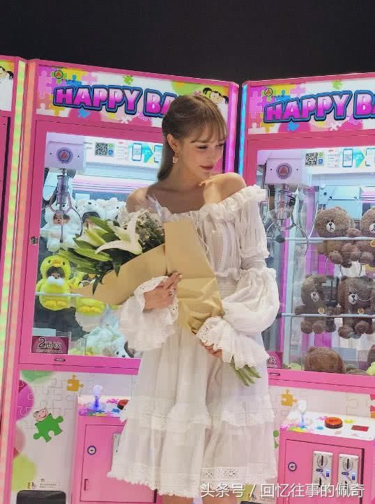 她14岁被亲妈带去整容，从此“入坑”今花400万整容成这样