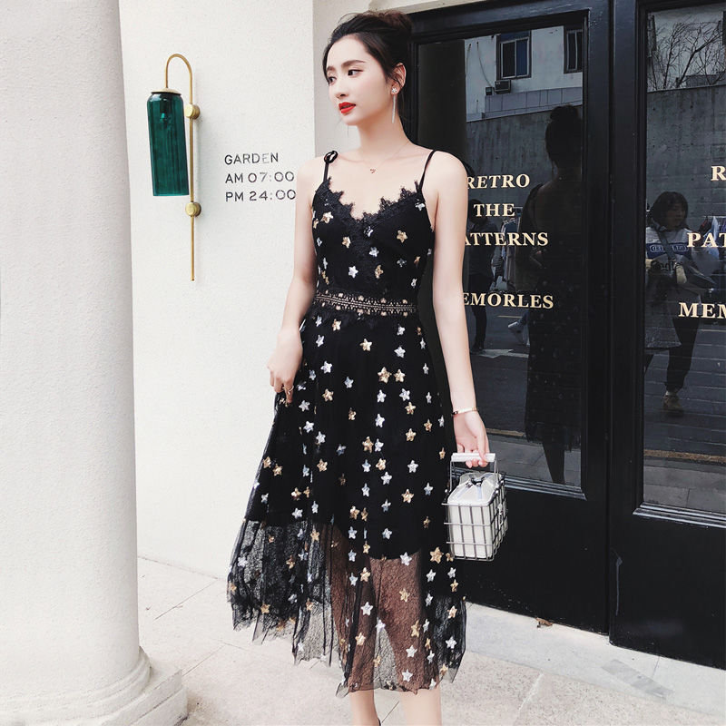 老婆三伏天穿吊带裙，居然可以这么美，我都看呆了