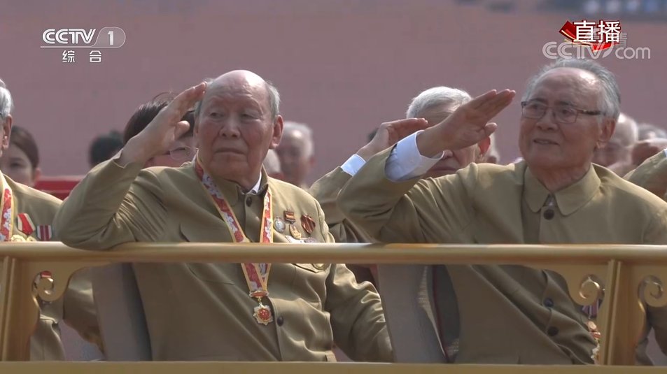  忍不住|老兵敬礼那一瞬间，忍不住泪目