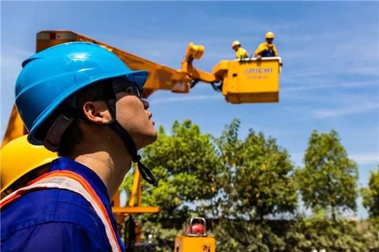 高温橙色预警第6发！50℃，70℃，100℃！但是酷热中他们却颜值爆