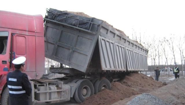  老王：卡友说：超载治理严格，改走国道