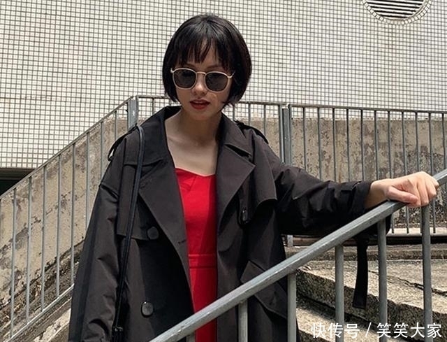 「女人」建议70后女人，别穿的像大妈，学学下图这样穿，不化妆都漂亮