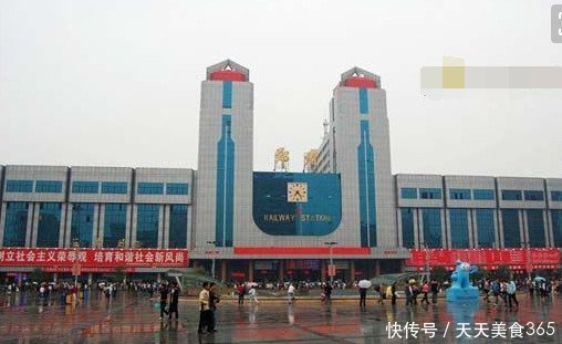 河南最魔性的火车站 同一站却分成两个广场 导致上千人错过火车