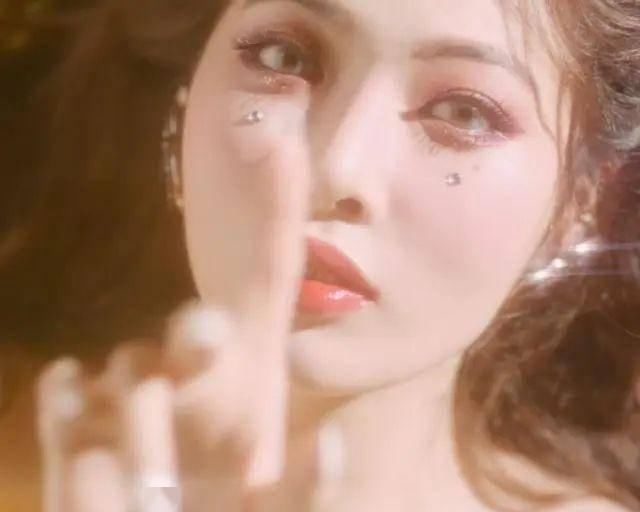  『裴珠』裴珠泫、金请夏的仿妆，看！是仙女落泪~