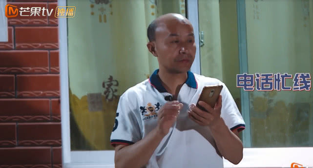 《变形计》农村爸给全村人打电话却没人接，得知原因，网友炸锅了
