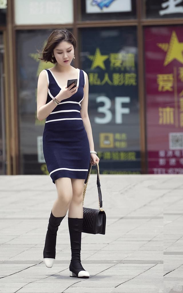 路人街拍，夏天的服饰带点黑色，既显高贵冷艳，又显神秘典雅