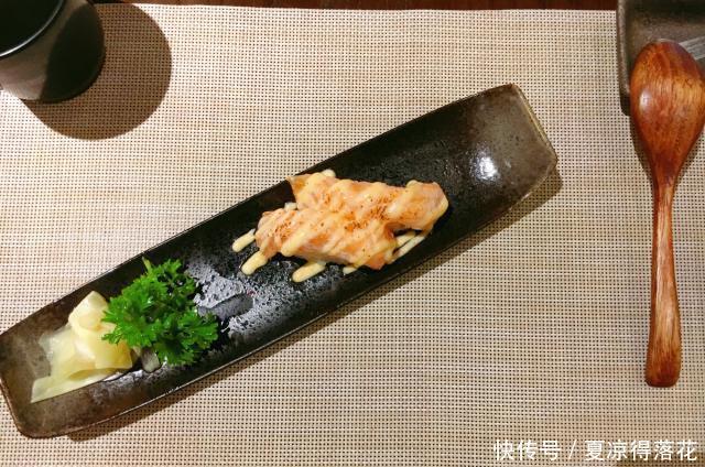 『三文鱼』简单的日式料理店,人均40吃到肚子圆滚滚,上班族可以经常来吃!