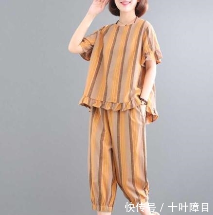  女人■45-67岁女人别穿太土，新式“嫩黄衫套装”，让你气场全开美上天