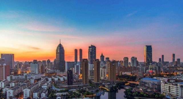 江苏“胆子最大”的城市，直接“叫板”省会城市，苏州都自叹不如