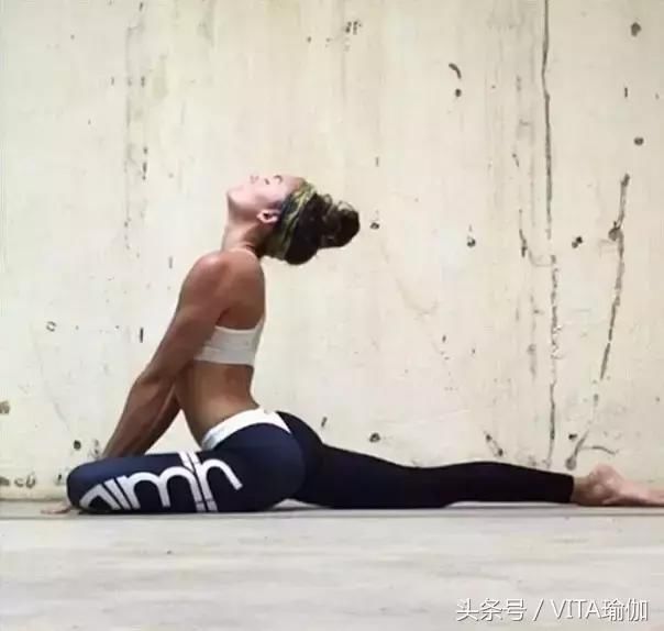 VITA瑜伽：瑜伽让你练出笔直美腿