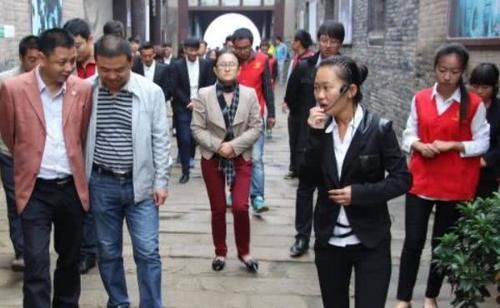 为啥到了吃饭的时候,导游们就会偷偷离开,不和大家一起吃饭!